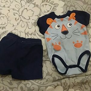 Baby outfit size 3 to 6 months